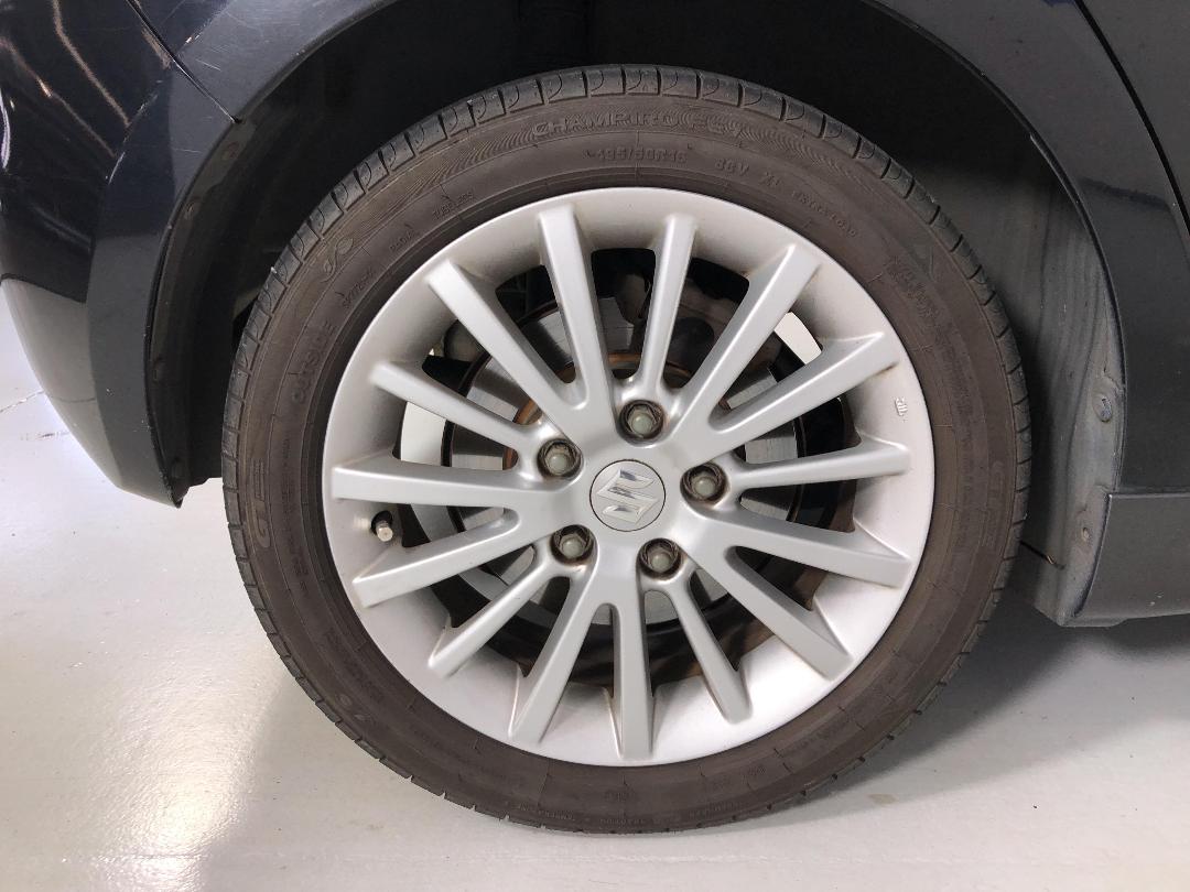 Photo '12' of Suzuki Swift