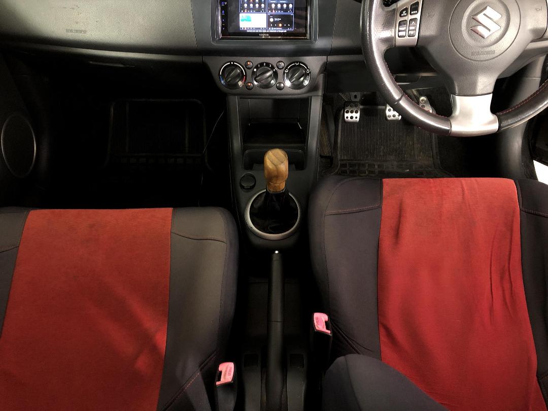 Photo '18' of Suzuki Swift