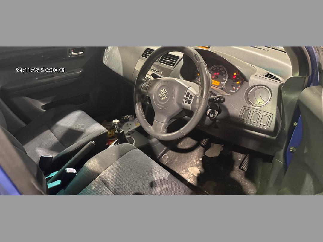 Photo '7' of Suzuki Swift Glxh Photo '7' of Suzuki Swift Glxh