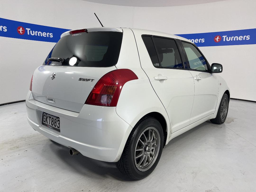 Photo '7' of Suzuki Swift Photo '7' of Suzuki Swift