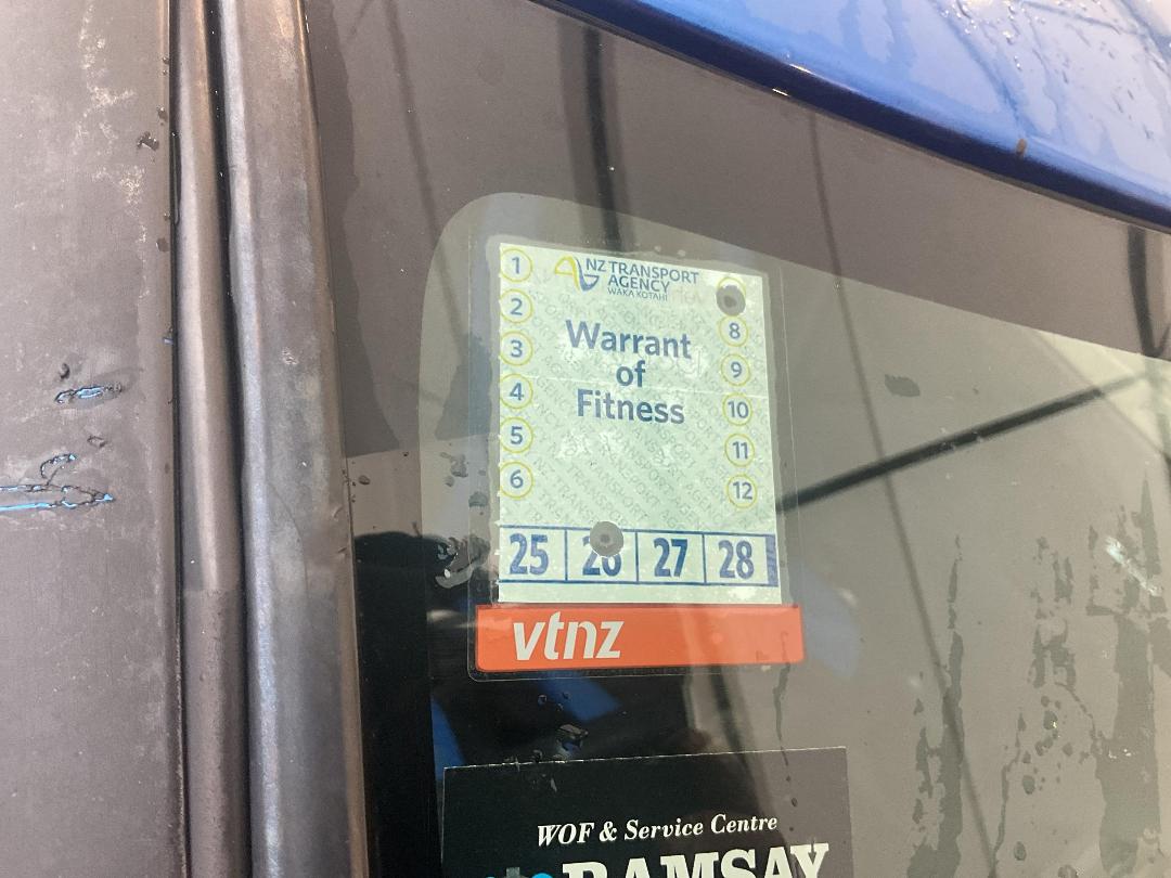 Photo '12' of Suzuki Swift Glxha