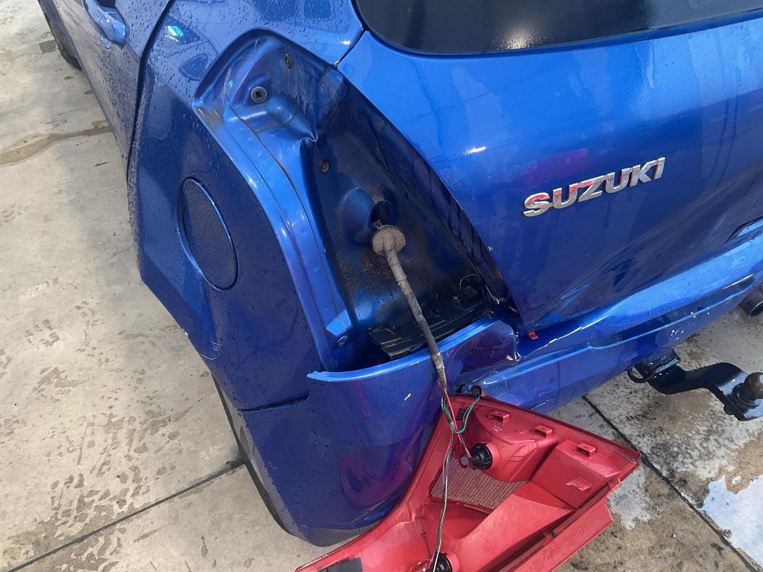 Photo '18' of Suzuki Swift Glxha