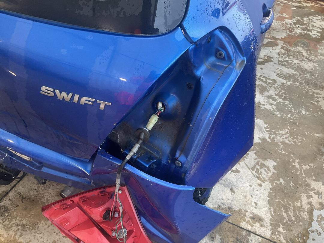 Photo '21' of Suzuki Swift Glxha