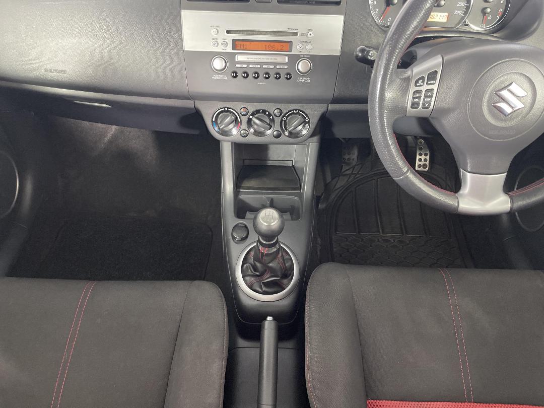 Photo '18' of Suzuki Swift Photo '18' of Suzuki Swift