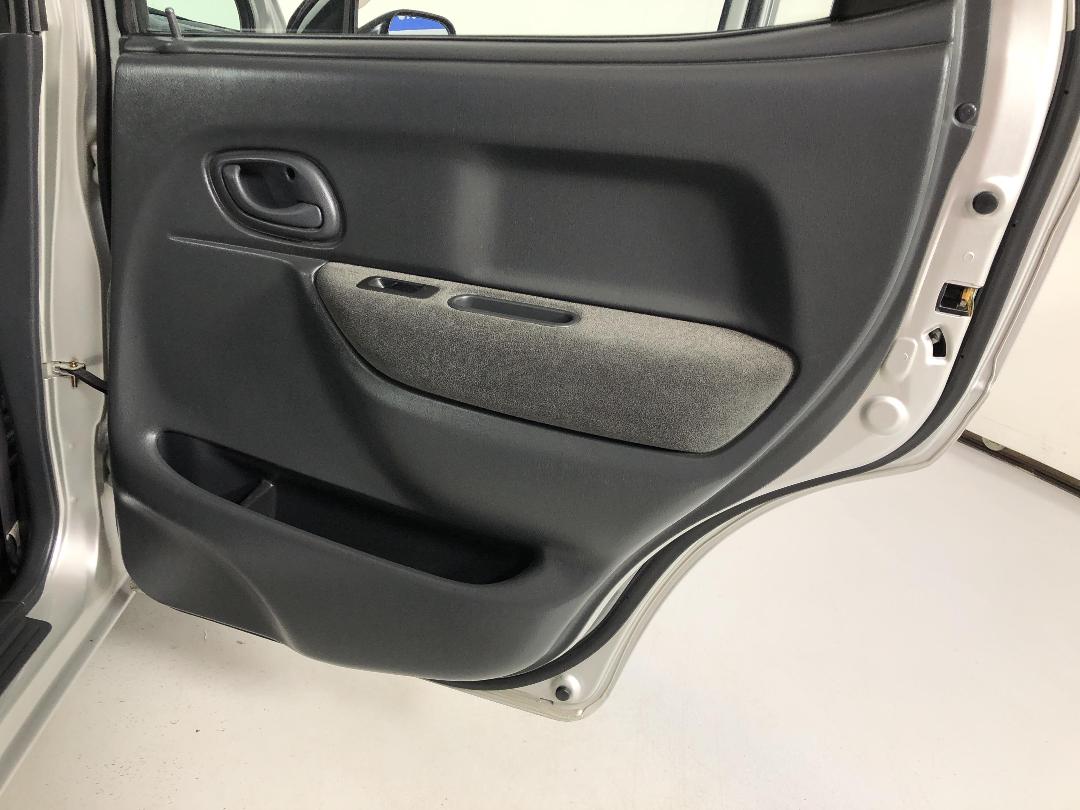 Photo '19' of Suzuki Swift