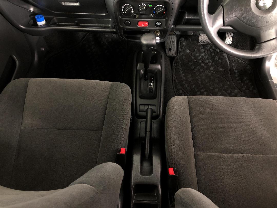 Photo '18' of Suzuki Swift