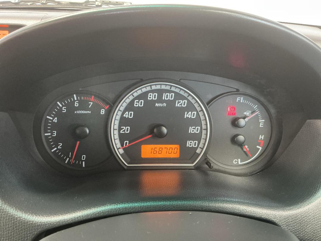 Photo '21' of Suzuki Swift