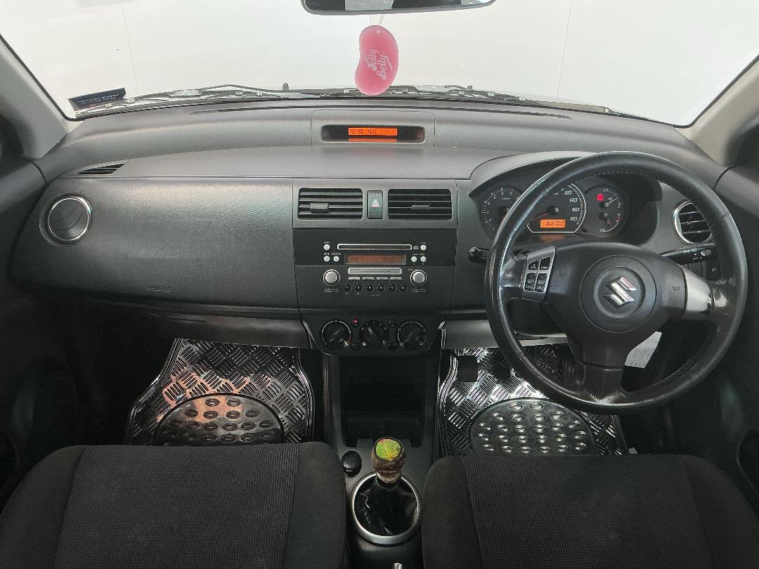 Photo '17' of Suzuki Swift