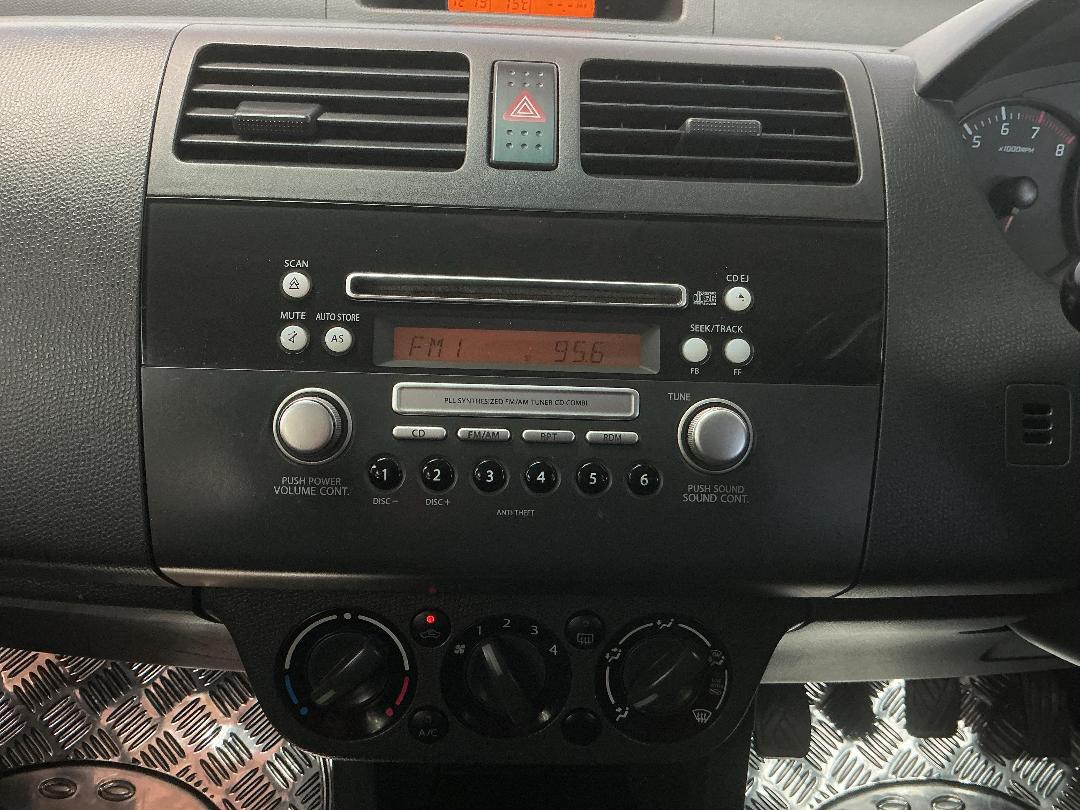 Photo '18' of Suzuki Swift