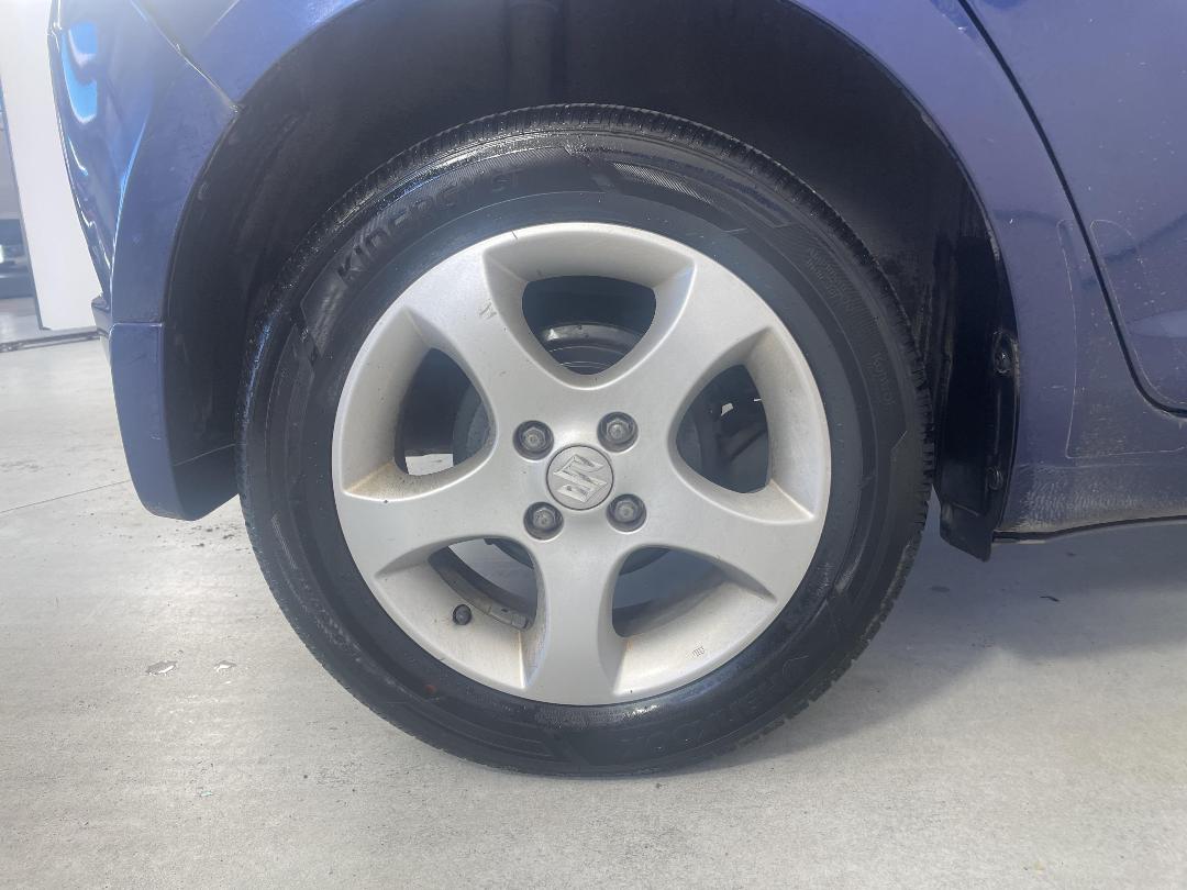 Photo '12' of Suzuki Swift