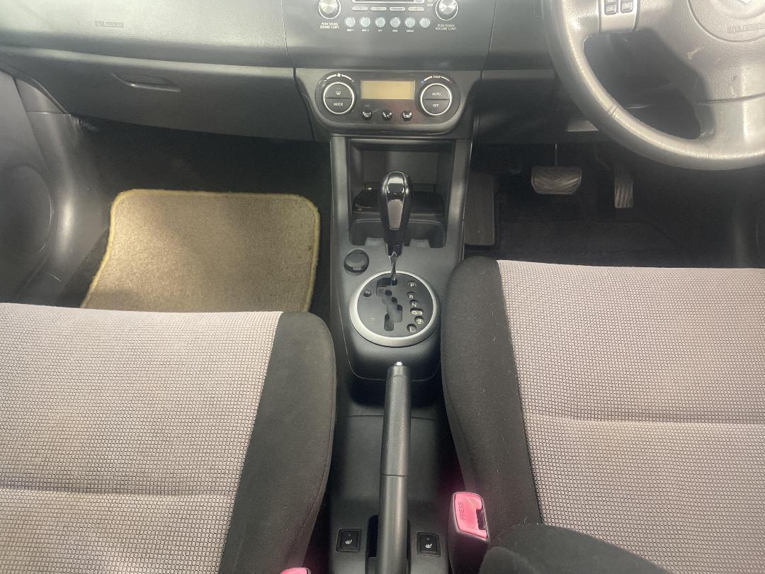 Photo '18' of Suzuki Swift