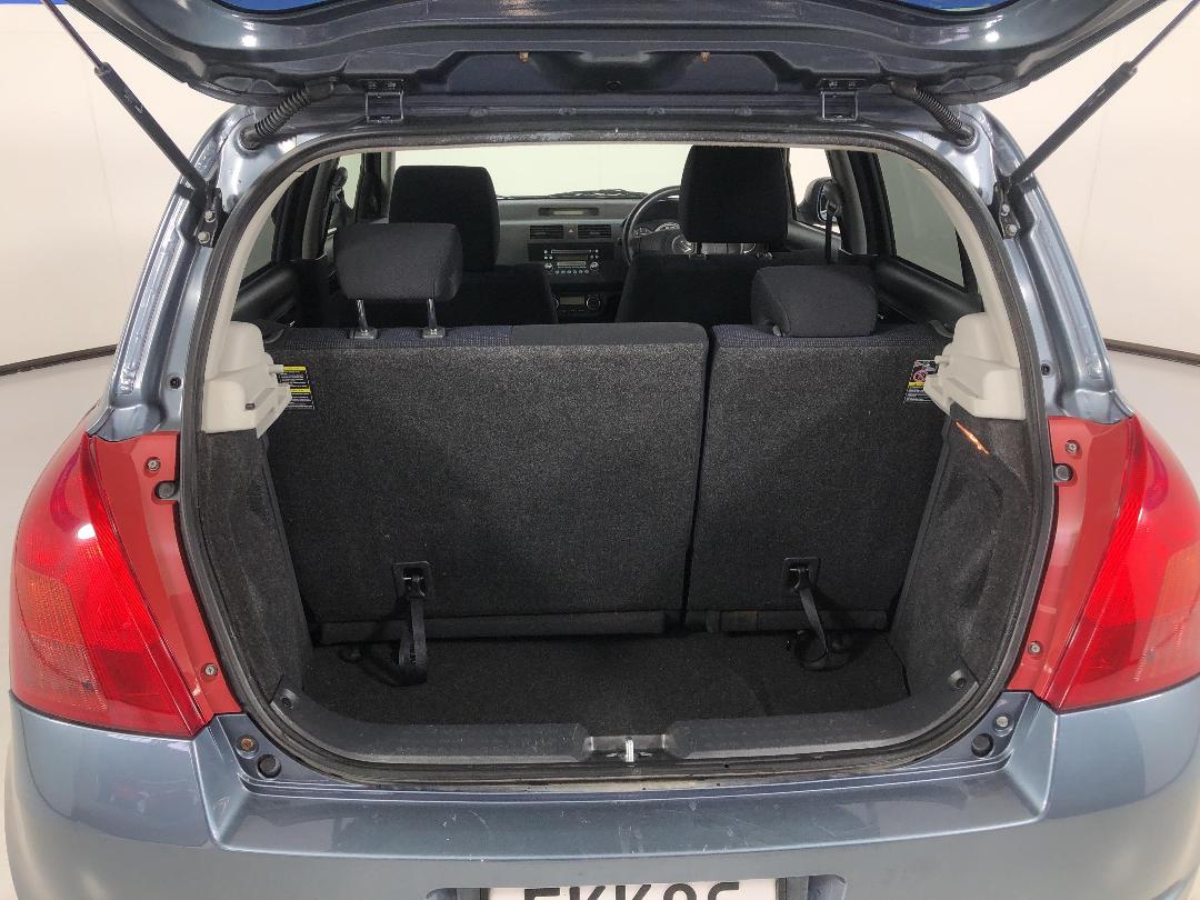 Photo '14' of Suzuki Swift