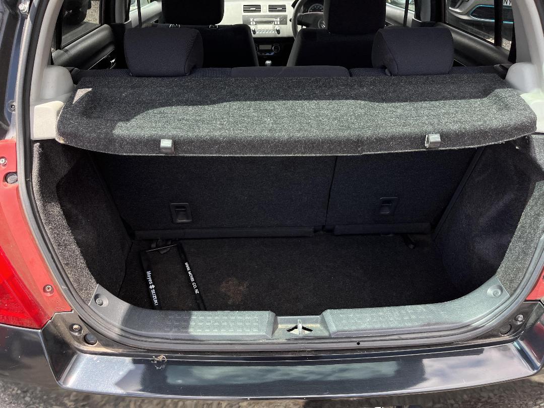 Photo '12' of Suzuki Swift