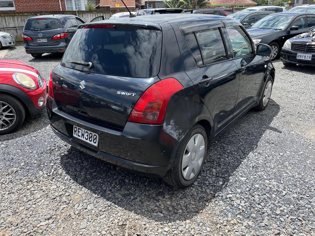 Photo '6' of Suzuki Swift