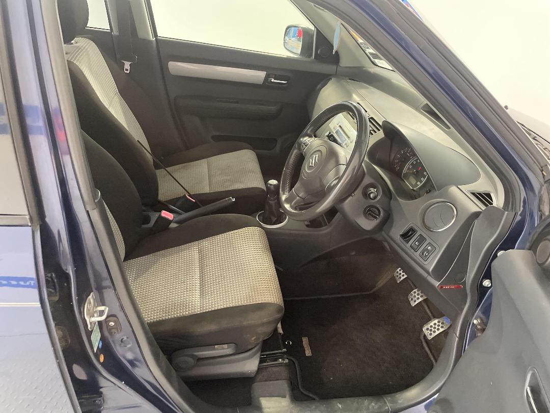 Photo '14' of Suzuki Swift