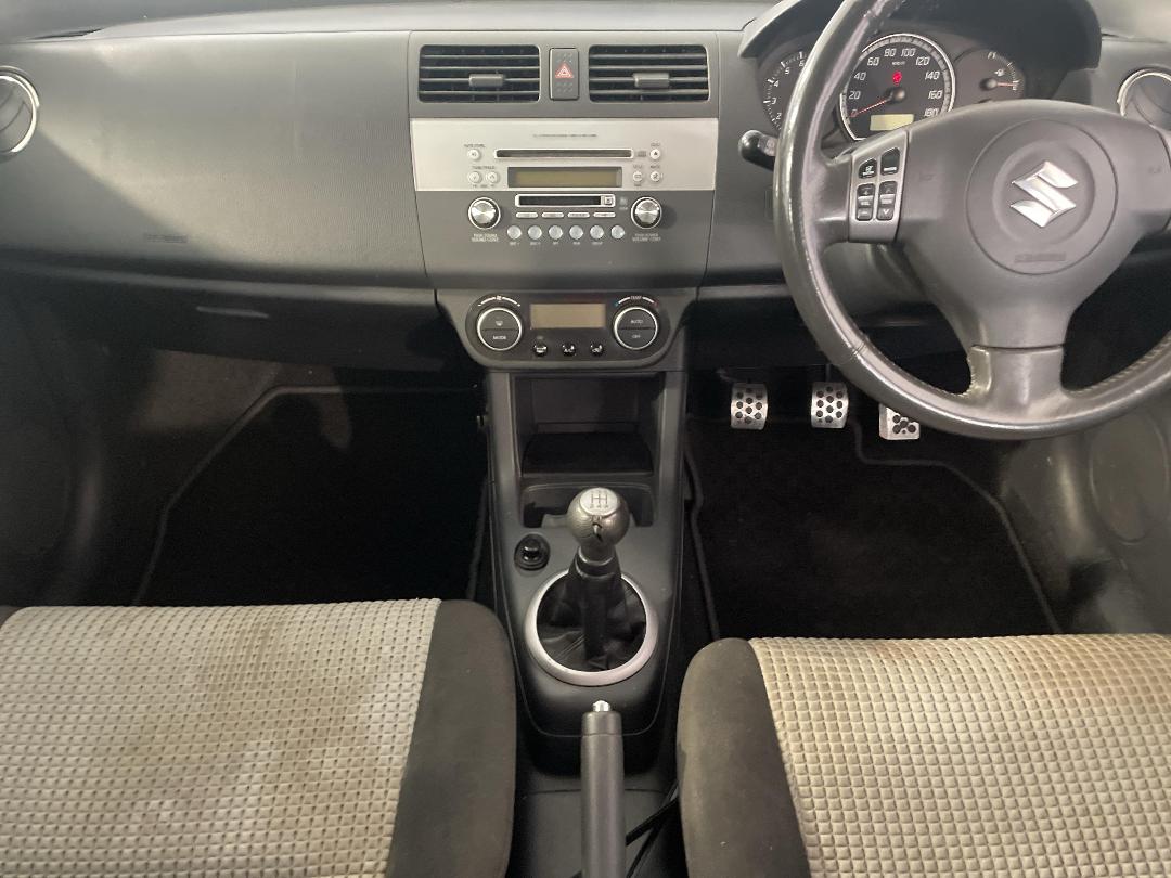 Photo '20' of Suzuki Swift