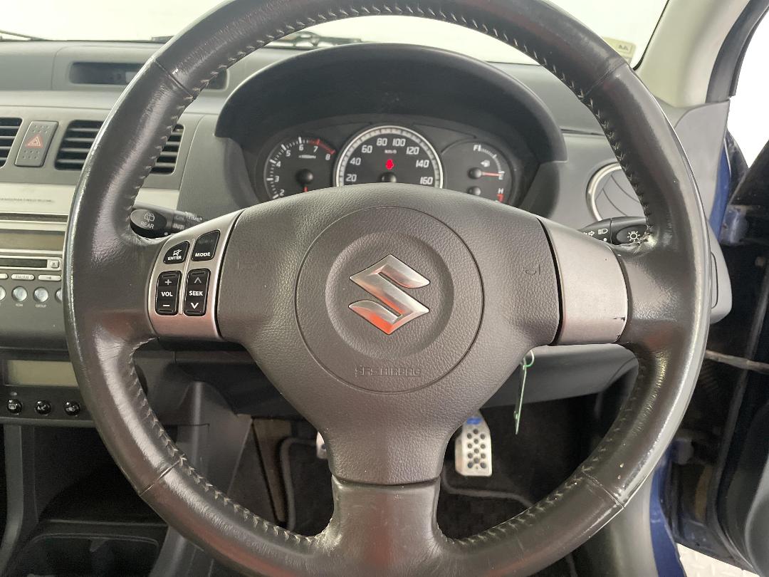 Photo '24' of Suzuki Swift