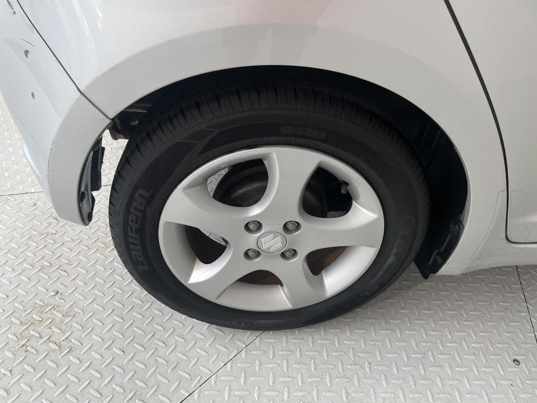 Photo '12' of Suzuki Swift