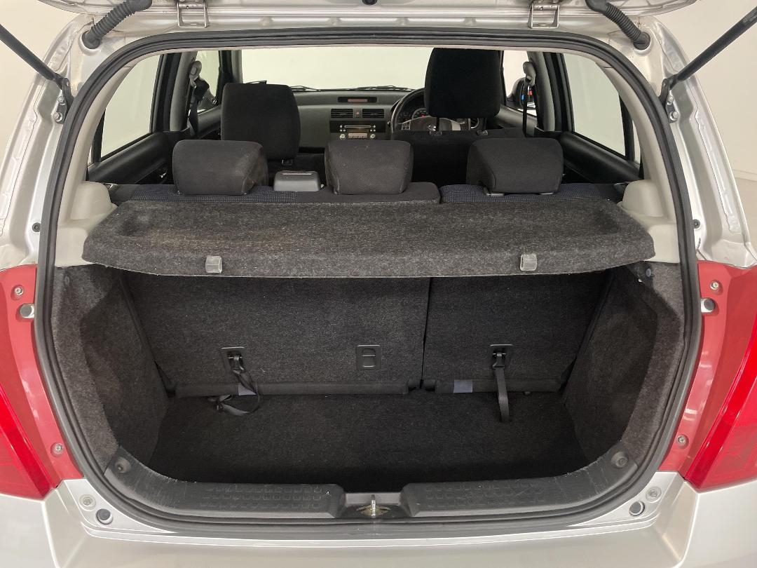 Photo '14' of Suzuki Swift