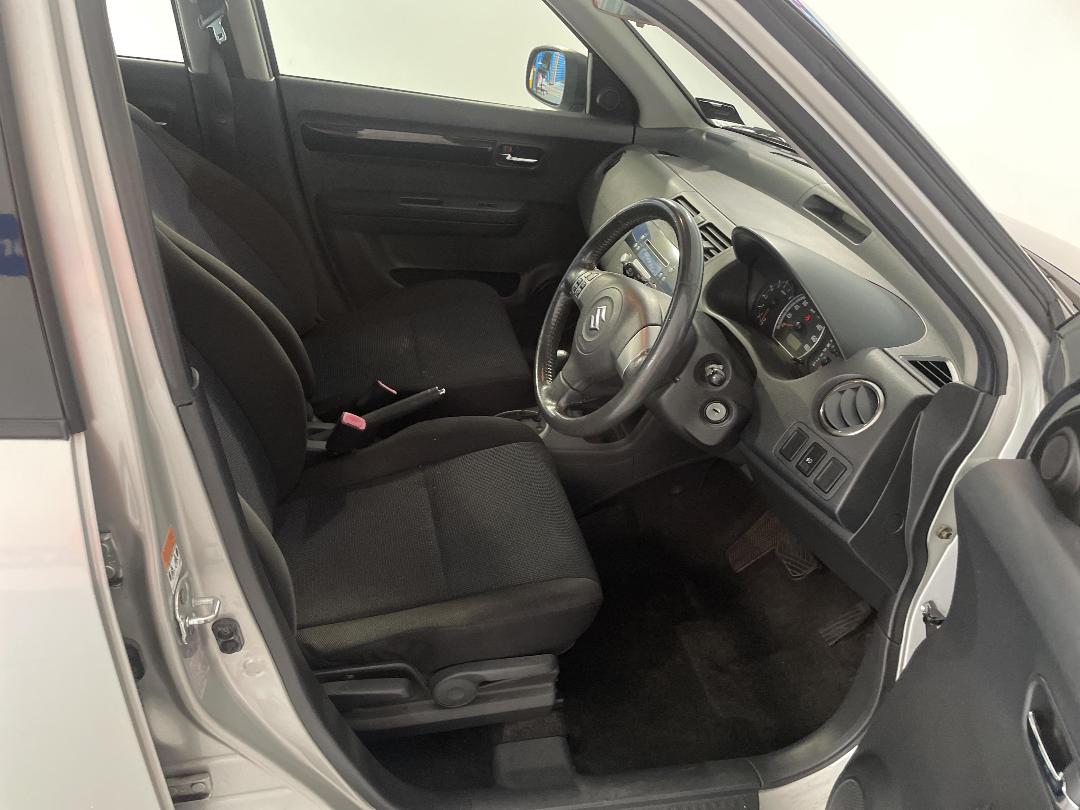 Photo '16' of Suzuki Swift