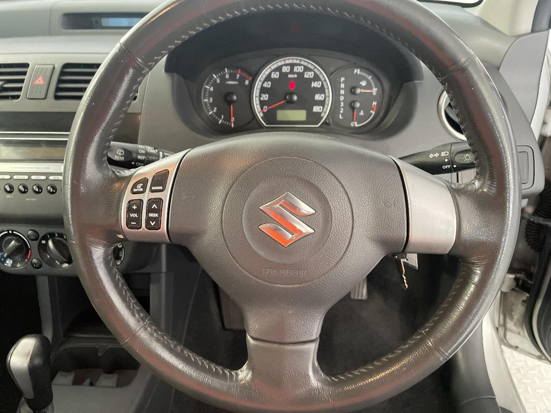 Photo '25' of Suzuki Swift