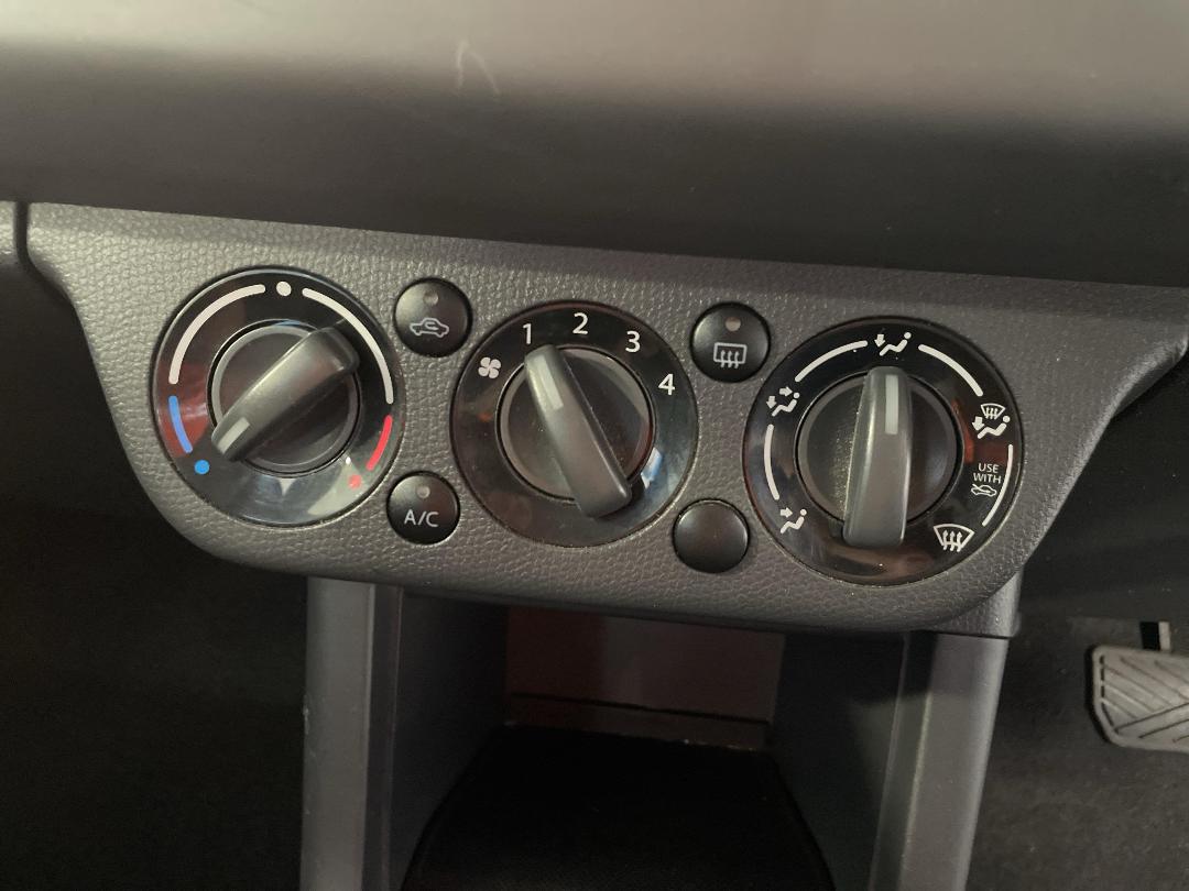 Photo '27' of Suzuki Swift