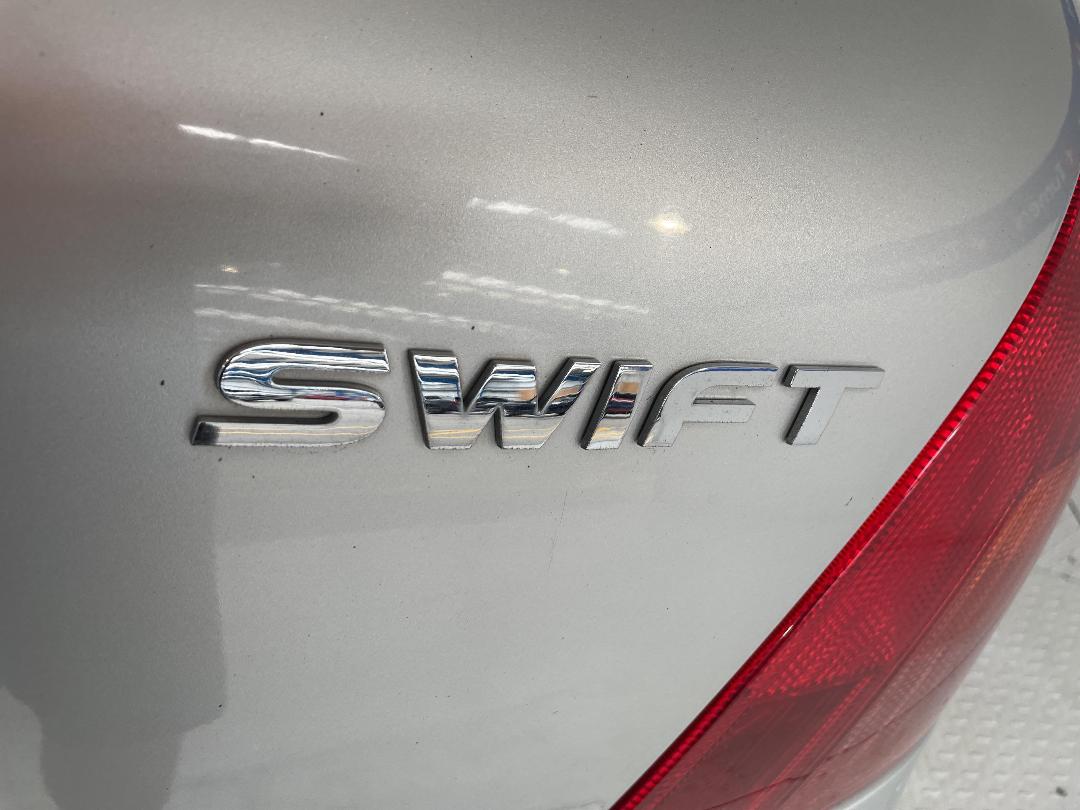 Photo '34' of Suzuki Swift