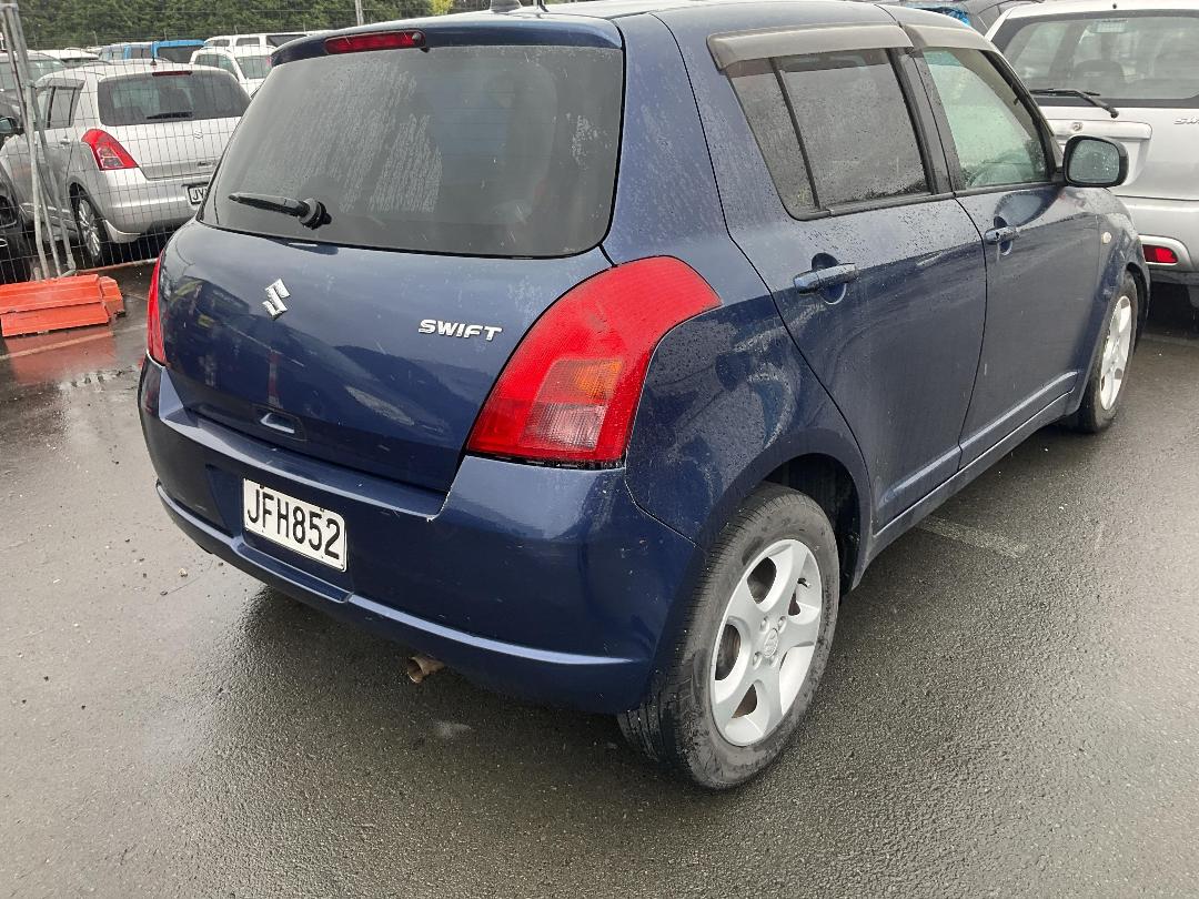 Photo '4' of Suzuki Swift