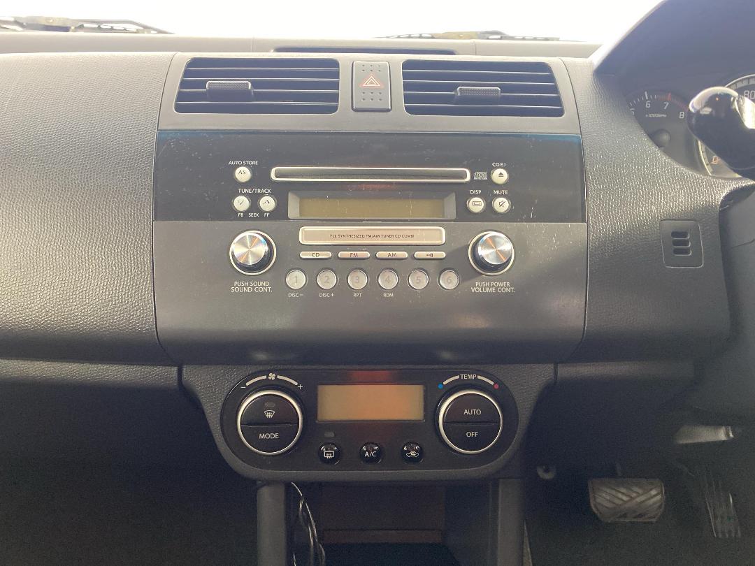 Photo '18' of Suzuki Swift