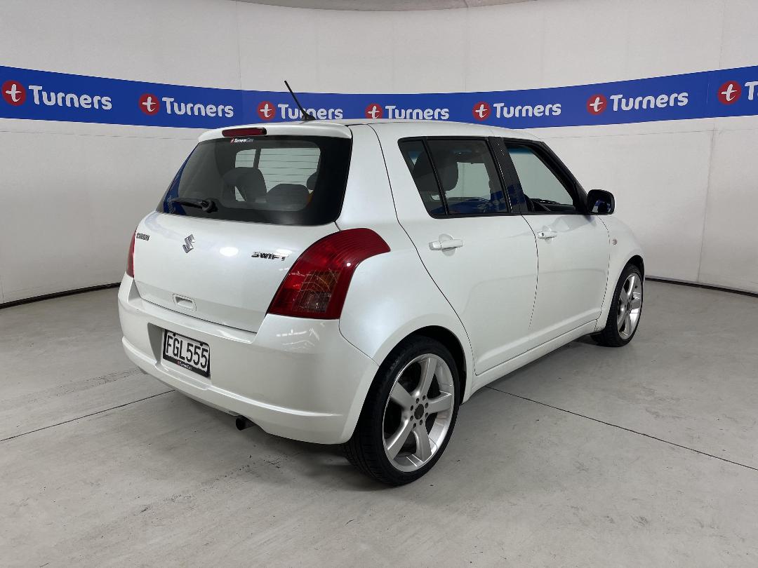 Photo '7' of Suzuki Swift