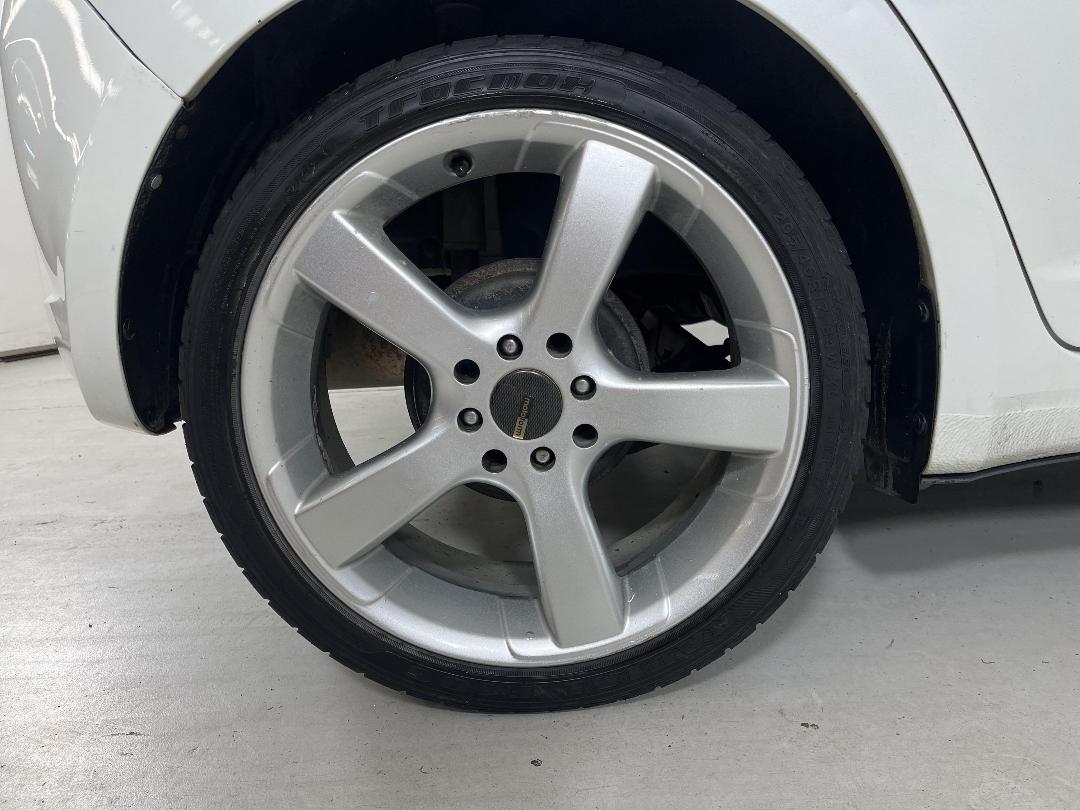 Photo '12' of Suzuki Swift