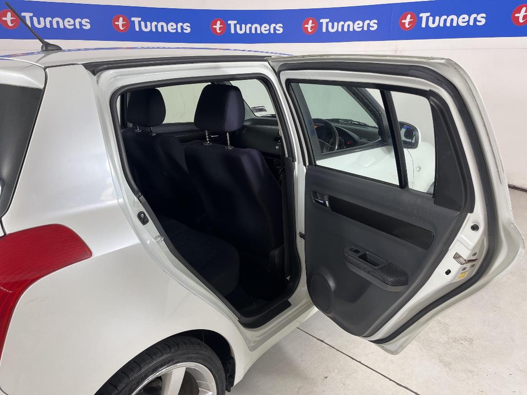 Photo '19' of Suzuki Swift