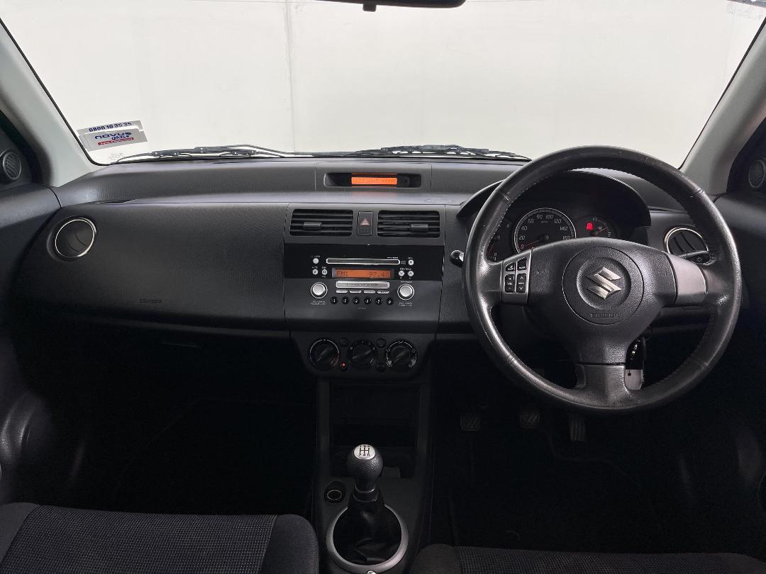 Photo '17' of Suzuki Swift