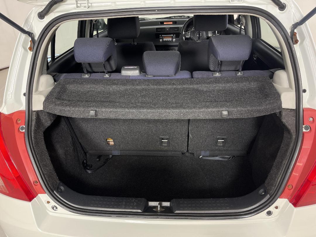 Photo '14' of Suzuki Swift