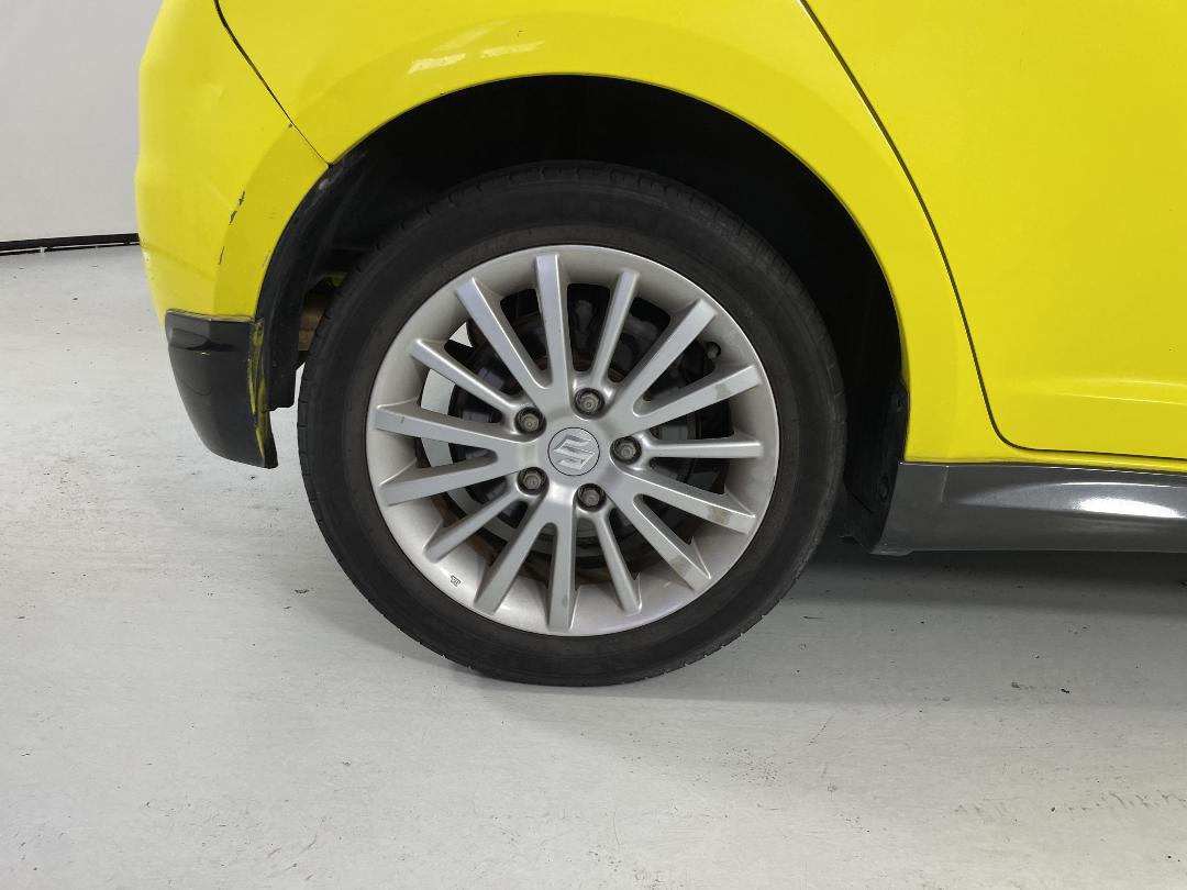 Photo '12' of Suzuki Swift