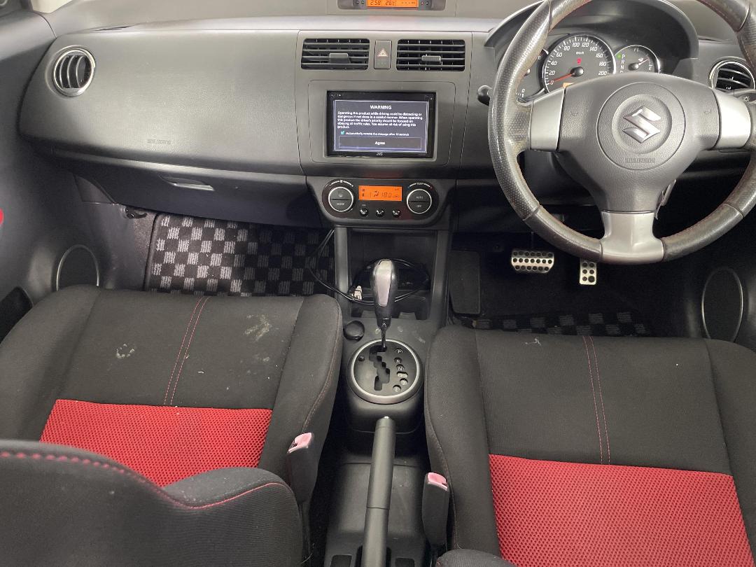 Photo '18' of Suzuki Swift