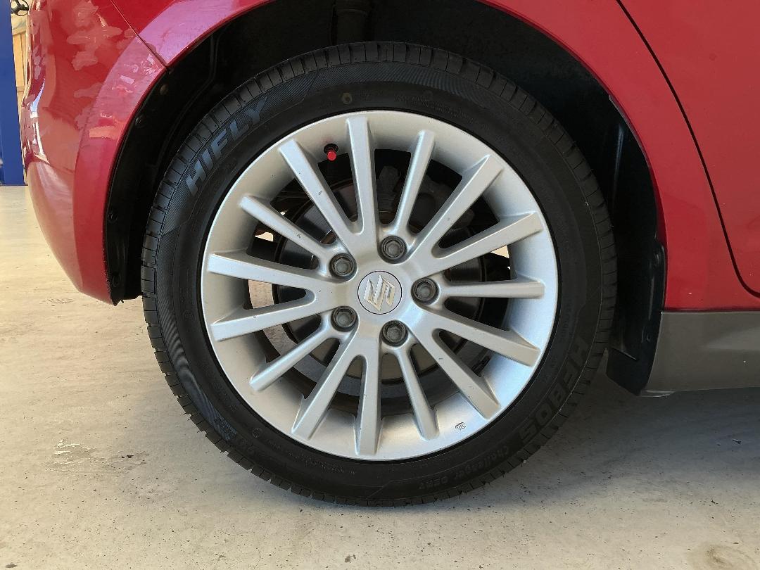 Photo '12' of Suzuki Swift