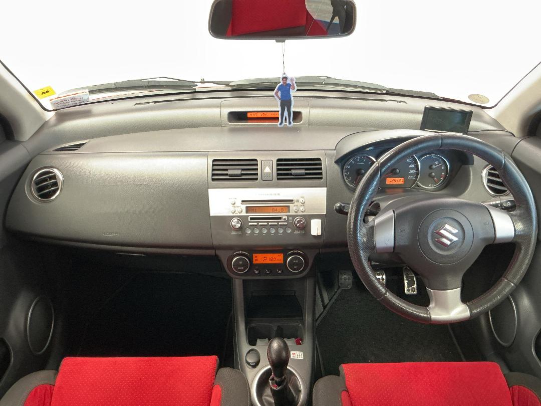 Photo '17' of Suzuki Swift