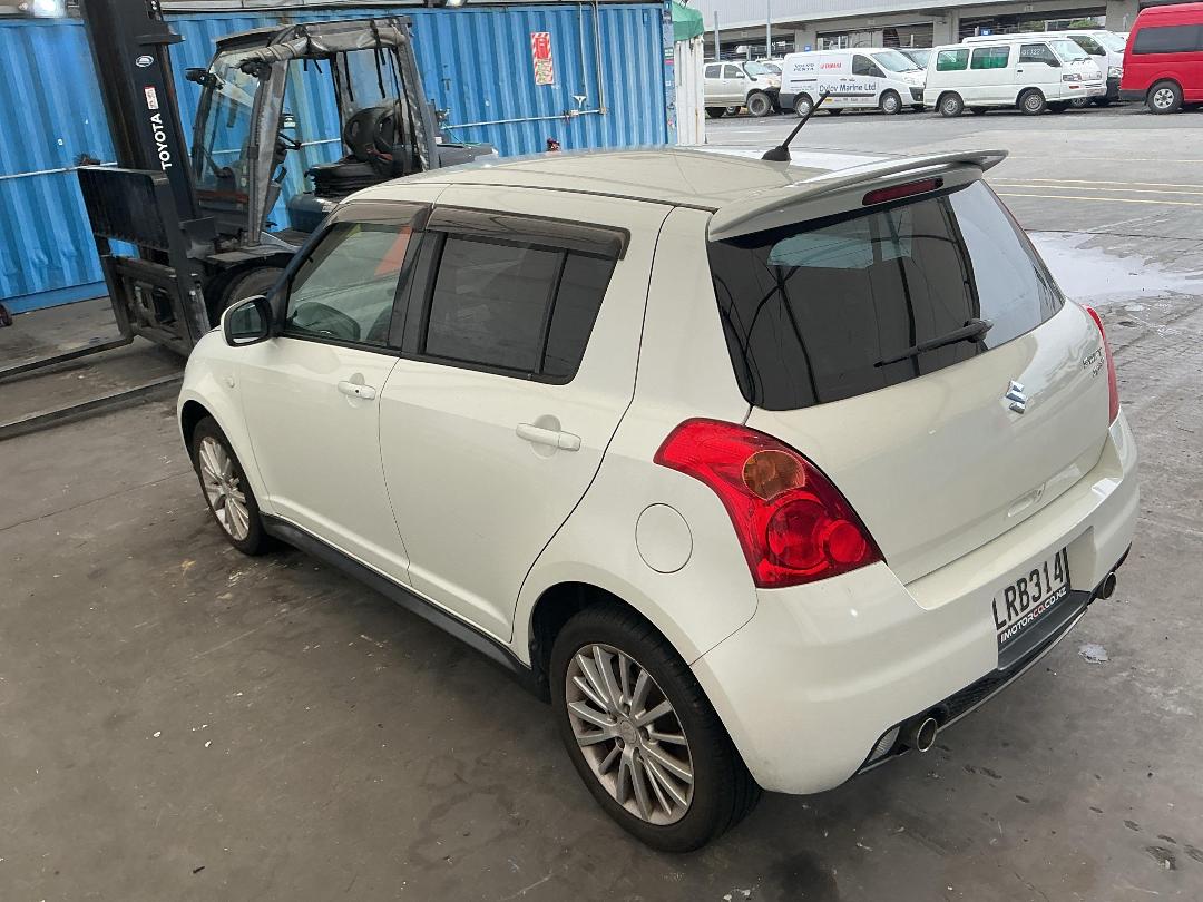 Photo '8' of Suzuki Swift