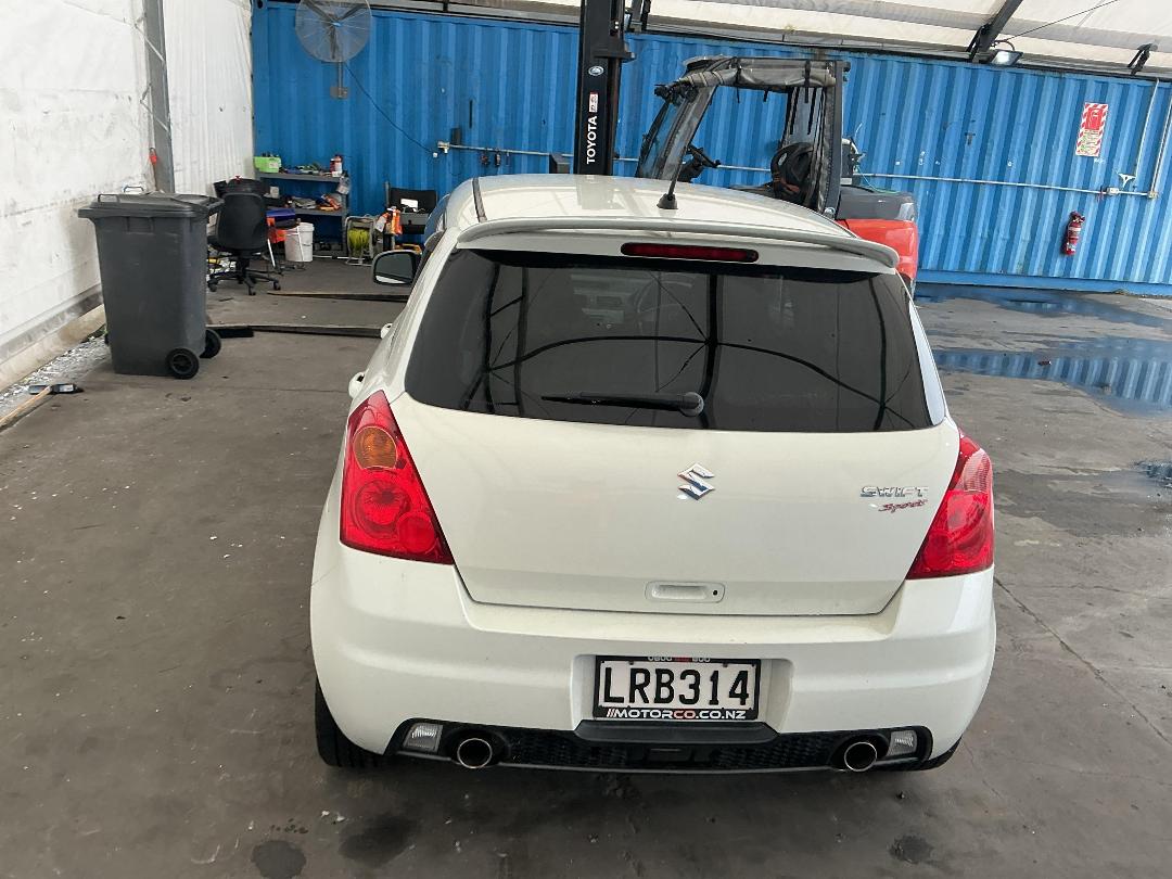 Photo '10' of Suzuki Swift