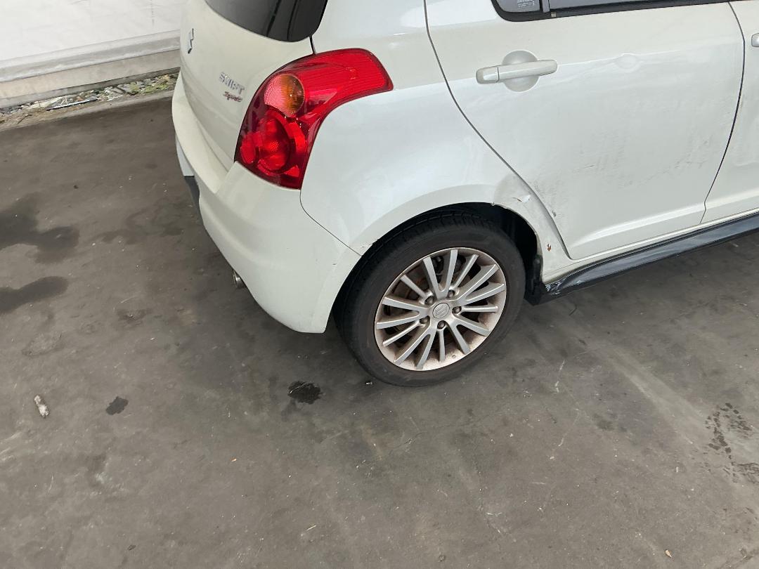 Photo '12' of Suzuki Swift