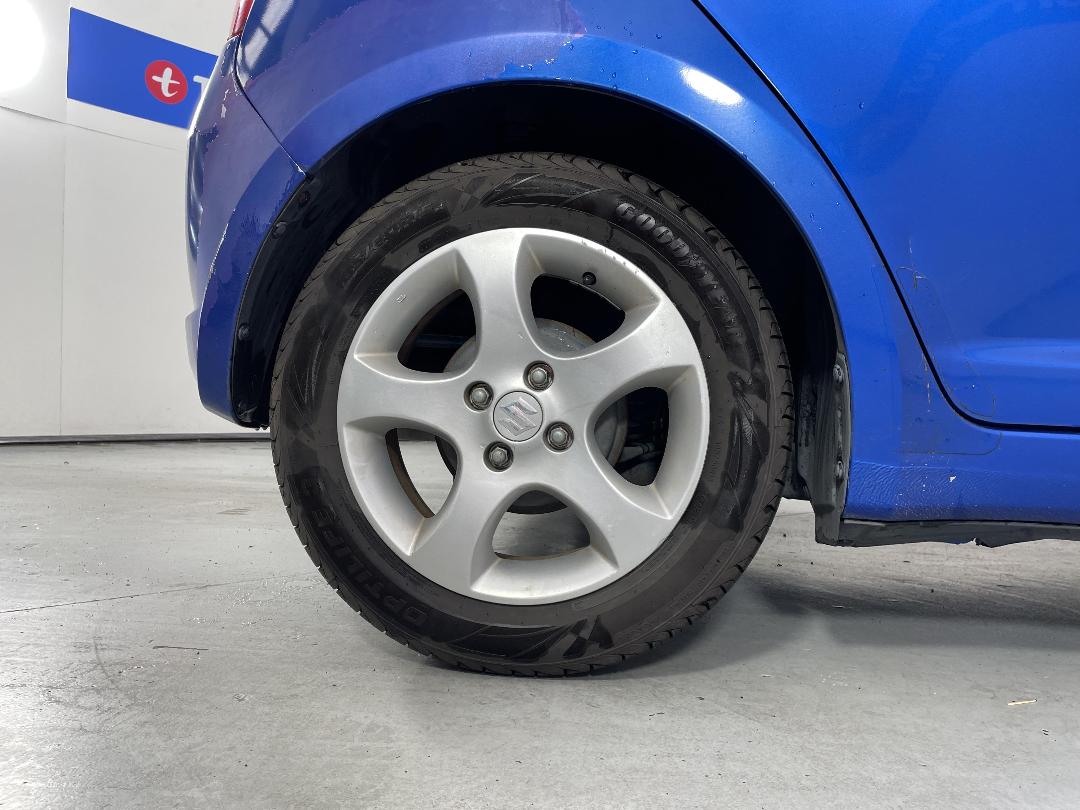 Photo '12' of Suzuki Swift