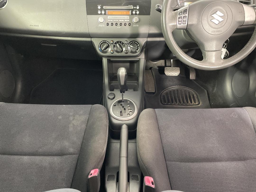 Photo '18' of Suzuki Swift