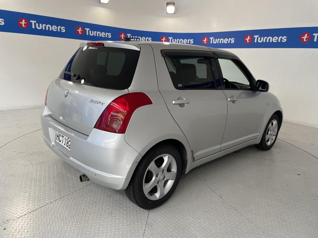 Photo '7' of Suzuki Swift Photo '7' of Suzuki Swift