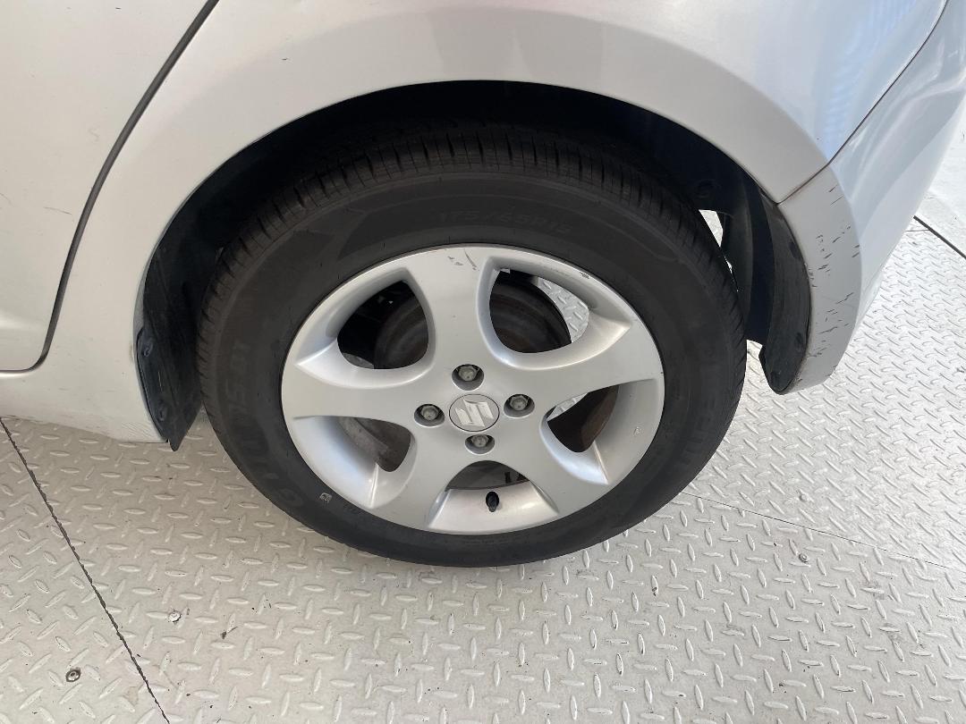 Photo '11' of Suzuki Swift Photo '11' of Suzuki Swift