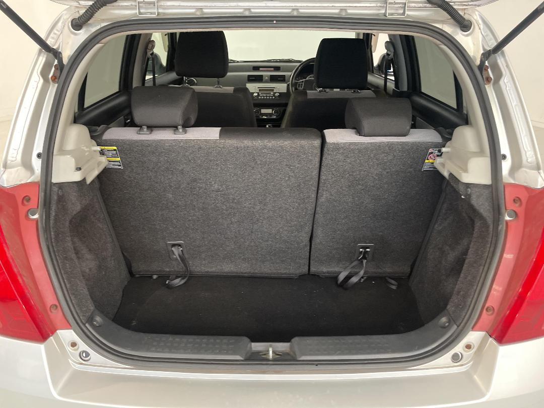 Photo '14' of Suzuki Swift Photo '14' of Suzuki Swift