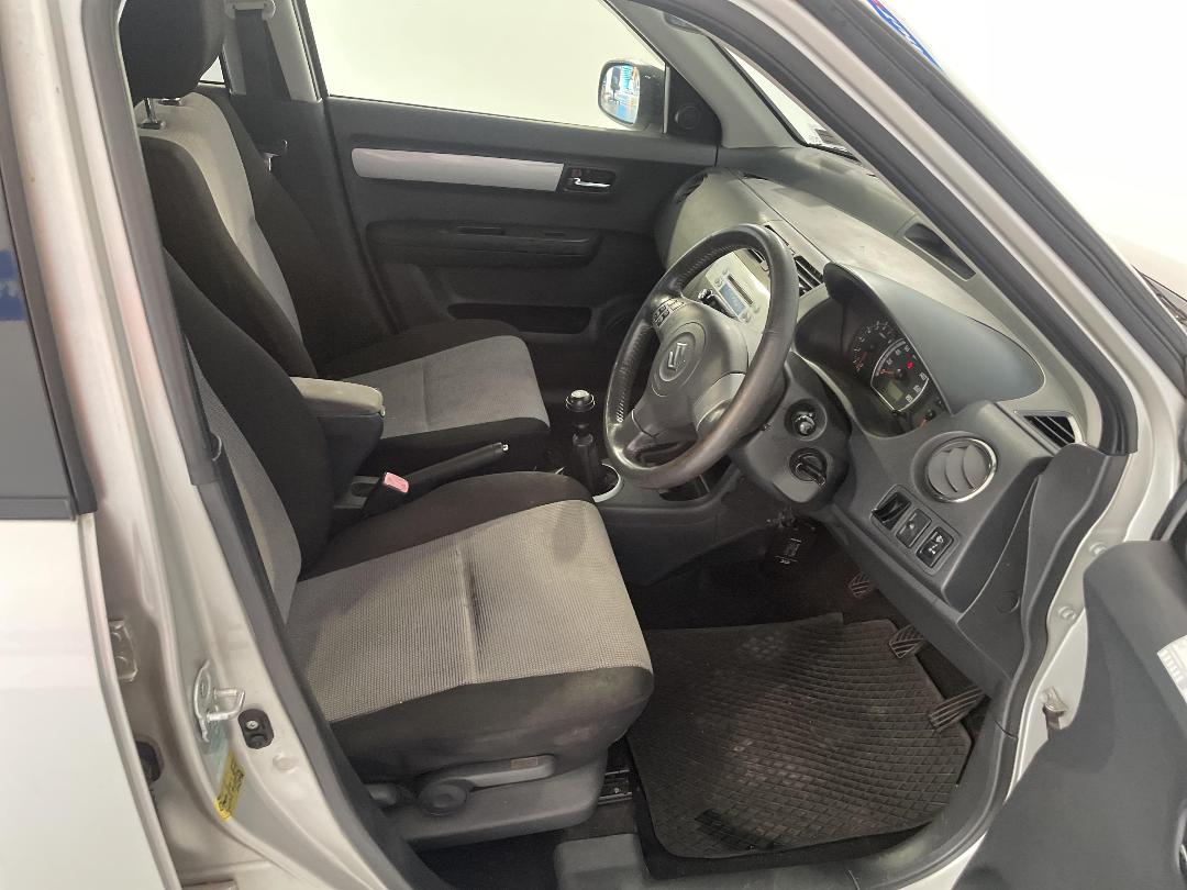 Photo '16' of Suzuki Swift Photo '16' of Suzuki Swift