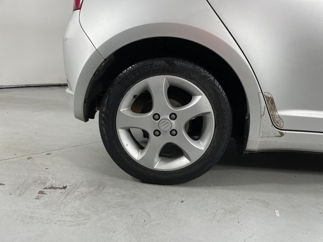 Photo '12' of Suzuki Swift Photo '12' of Suzuki Swift