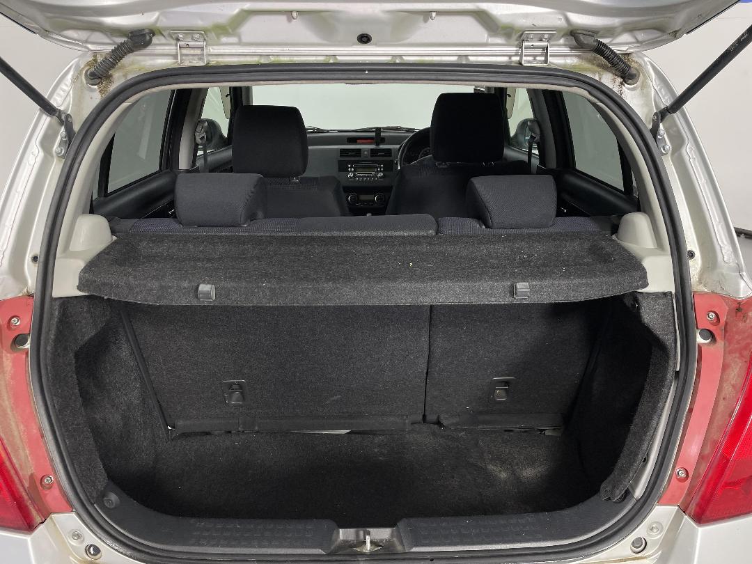 Photo '14' of Suzuki Swift Photo '14' of Suzuki Swift