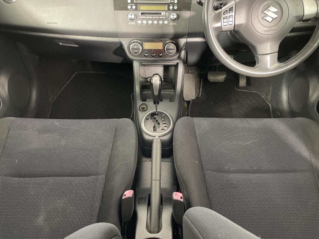 Photo '18' of Suzuki Swift Photo '18' of Suzuki Swift